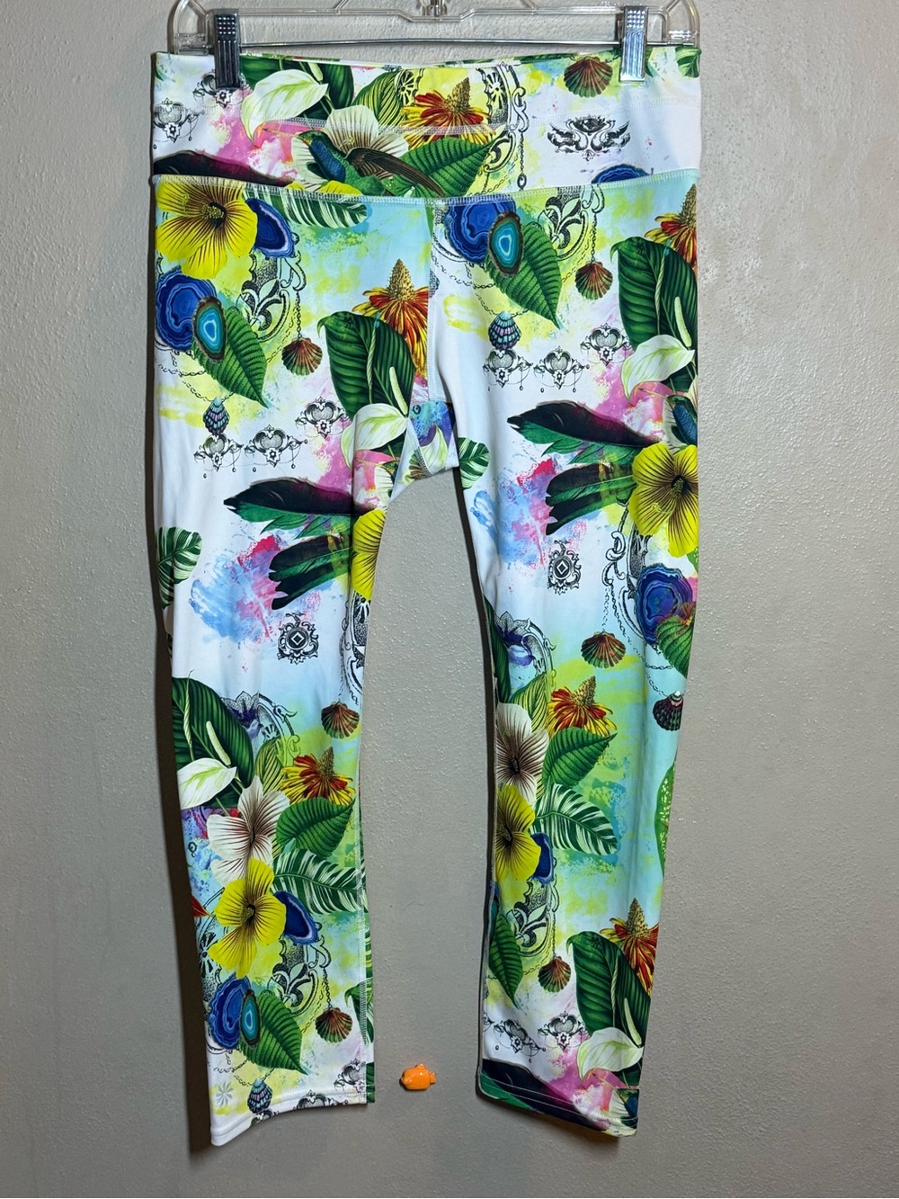 Athleta Tropical Sonar Print Capri Leggings Sz Med